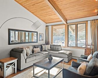 Deluxe 2 Bedroom Apartments At Resort With Outdoor Pool & Hot Tub - Aspen - Wohnzimmer