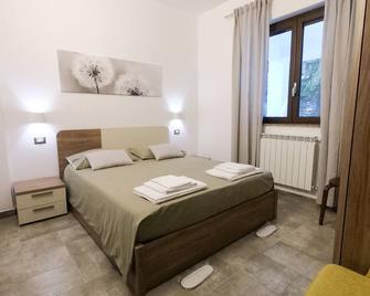 B&B Immerso Nella Natura Incontaminata dei Monti Nebrodi Sicilia - Ucria - Habitación