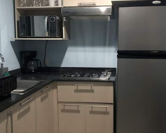 Apartamento a 5 Minutos del Tlaquepaque Centro - Tlaquepaque - Kitchen