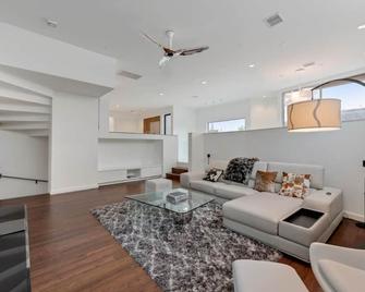 Modern Beauty in the Heart of Houston - Houston - Wohnzimmer