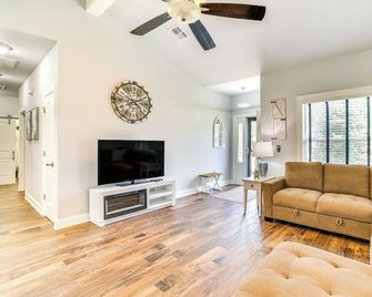 1 Mi to Golf & Marina: Inviting Home in Afton! - Afton - Living room