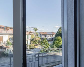 Isola Felice Grandate - Grandate - Balcón