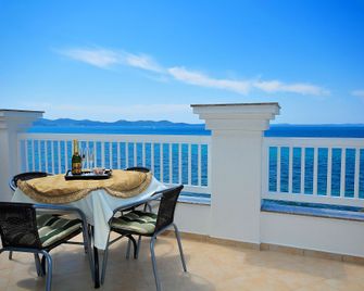 Villa Triana-Adults Only - זאדאר - מרפסת