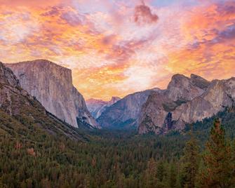 Under Canvas Yosemite - Groveland - Edificio