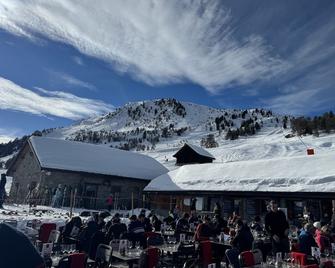 Les Collons 1800m - 4 Valleys - 3 Bed Luxury Ski Apt + Jacuzzi + WIFI, lift 50m - Vex - Servicio de la propiedad