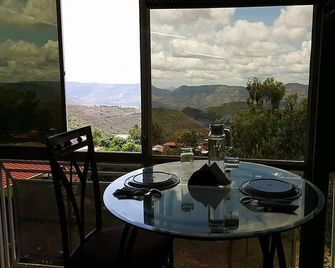 Fabhotel Silver Leef And Resort - Panchgani - Balcón