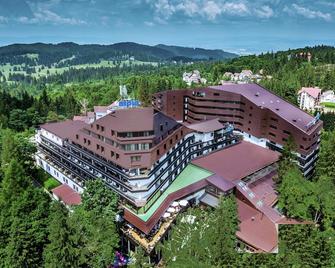 Alpin Resort Hotel - פויאנה ברשוב - בניין