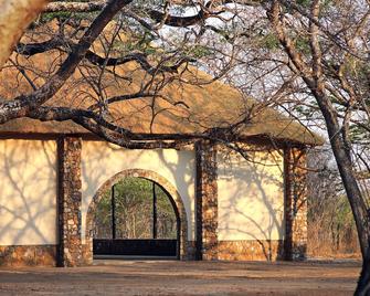 Gwango Elephant Lodge - Dete