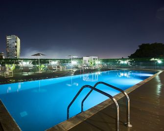 Kwarleyz Residence Hotel & Suites - Accra - Piscine