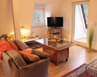 Weißes Haus am Kurpark, Fewo Bergblick - Bad Suderode - Wohnzimmer