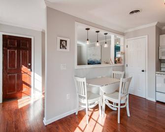 Cozy Quiet Apartment: Easy Access to All of Nashville - Brentwood - Dining room