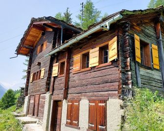 Mayen Farquesses Mayen de Montagne 4 personnes - Evolène - Bâtiment
