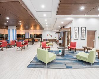 Holiday Inn Express & Suites Houston Westchase - Westheimer - Houston - Building