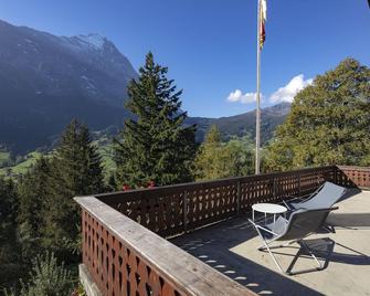 Grindelwald Youth Hostel - Grindelwald - Balcony