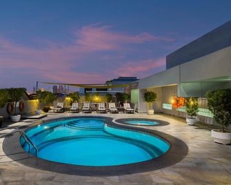 Savoy Park Hotel Apartments - Dubái - Piscina