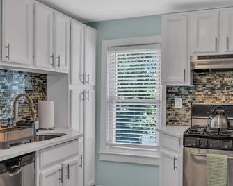 Updated OG Apt | Firepit, Porch & Desk | 5 Min to Asbury Park Dining & Nightlife - Ocean Grove - Kitchen