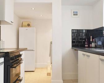 Compass Point - Brixham - Kitchen