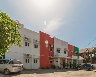 RedDoorz Syariah @ Panglima Nyak Makam Aceh - Banda Aceh - Edificio