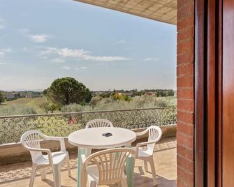 Nice Apartment With Swimming Pool, gym and Play Room by the Lake - Tuoro sul trasimeno - Balcone