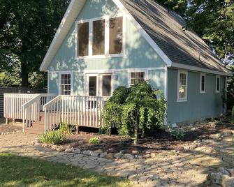 Adjacent To Millers Ferry To Put N Bay - Catawba Island - Building