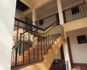 Afrika Lodges - Voi - Escaleras