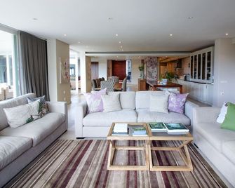 Thirty on Grace - Cape Town - Living room