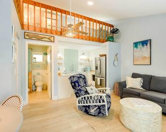 Tropical Cottage Less Than 2 Mi to Hobe Sound Beach! - Hobe Sound - Sala de estar