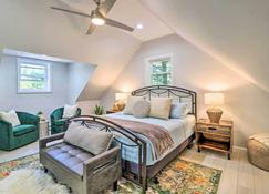 Cozy Mountain Escape with Game Room, 8 Min to Lake! - Albrightsville - Bedroom