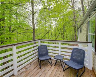 12 Mi to Dollywood Private Sevierville Cabin! - Sevierville - Balcony