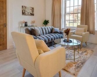 Wigan - Apartment - Sleeps 3 - Parking - Stadium - Wigan - Living room