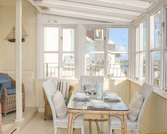 The Keel Row - Salcombe - Dining room