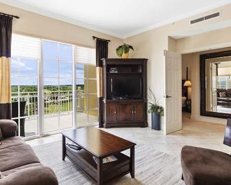 Ave Maria Condo - Walking Distance from Ave Maria University and Church! - Immokalee - Living room