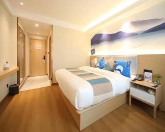 Greentree Inn Shanghai Zhongshan Hutai Business Hotel - Shanghai - Bedroom