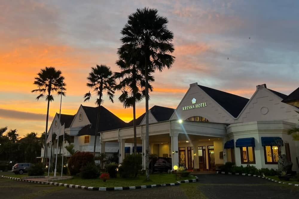 كريسنا هوتل وونوسوبو