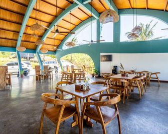 Inlight Lombok Standard Room - Pujut - Restaurante