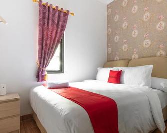RedDoorz Plus near Trans Studio Cibubur 2 - Tlajung - Habitación