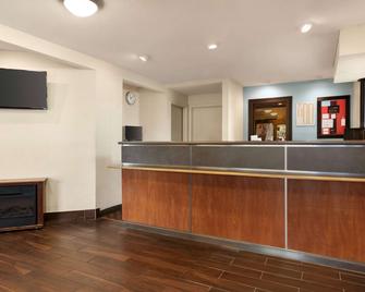 Super 8 by Wyndham Findlay - Findlay - Vastaanotto