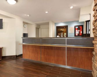 Super 8 by Wyndham Findlay - Findlay - Recepción