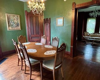 Luxurious 1880's Farmhouse - Wooster - Jídelna