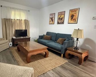 2 bdrm cottage in charming Bartow - Bartow - Soggiorno