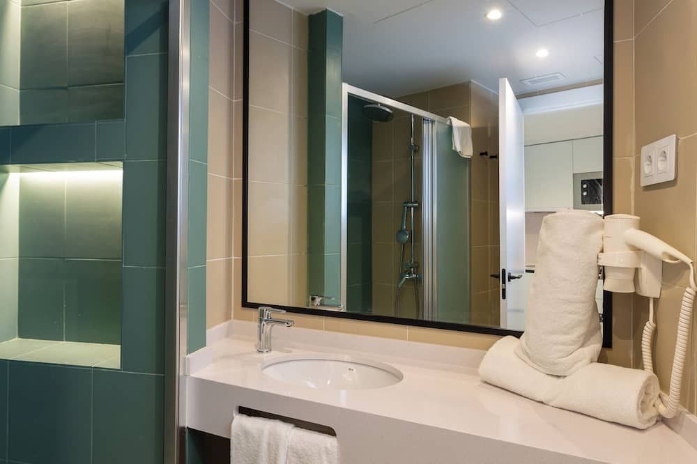 Apartamentos Sunway Atlanta - Sitges - Bathroom