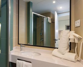 Apartamentos Sunway Atlanta - Sitges - Bathroom