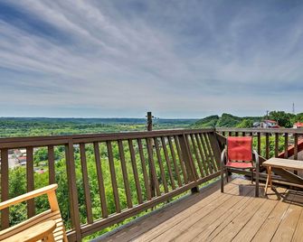Burkesville Apt w/ Deck, Views & Pool Access! - Burkesville - Balcony