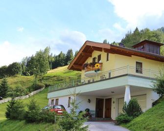 Sunlit Apartment near Ski Area in Hüttschlag - Hüttschlag - Gebäude