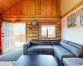 Lac Le Jeune #4 - Logan Lake - Living room