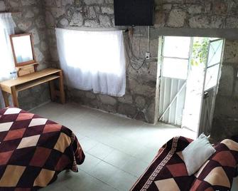 Hotel Las Palmas By Gestores - San Miguel Regla - Bedroom