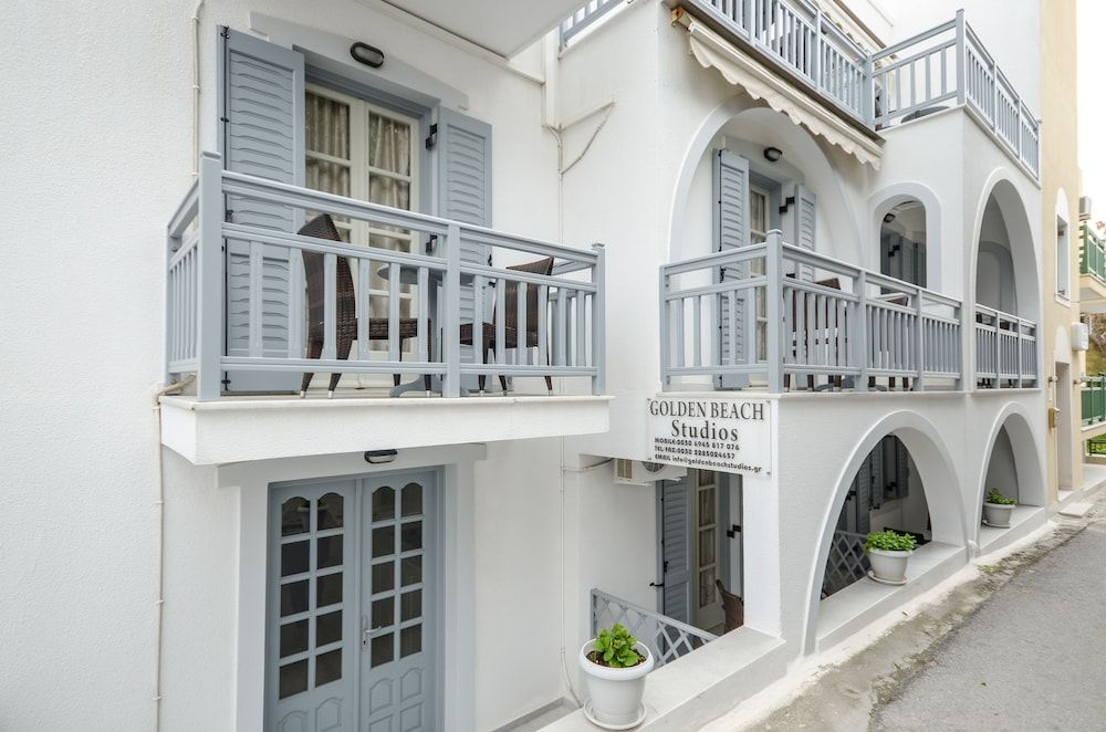 Golden Beach Studios Down Town - נאקסוס - בניין