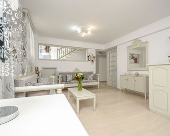 Golden Beach Studios Down Town - נאקסוס - סלון