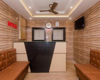 Hotel O Indore - Mumbai - Front desk