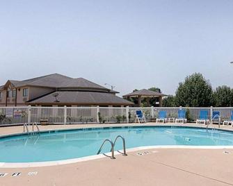 Peaceful Room Perfect for Relaxing Getaway | Non Smoking | Pool Access - Van Buren - Zwembad